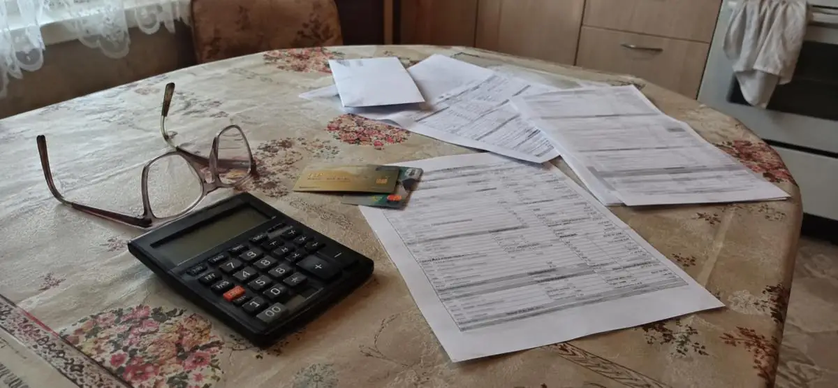 Банковская карта, расчёт и документы о доходах — проверка зарплаты, пенсии и счетов